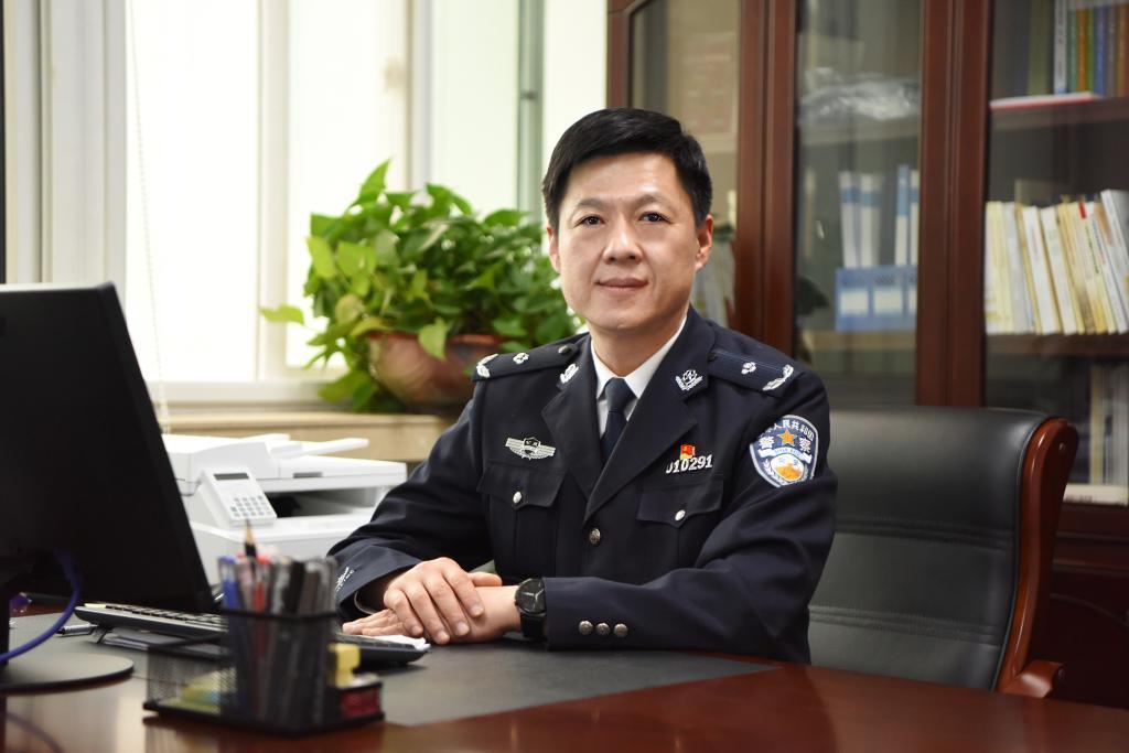 趙曉波(鐵道警察學院黨委委員、組織人事處處長) 趙曉波(鐵道警察學院黨委委員、組織人事處處長)