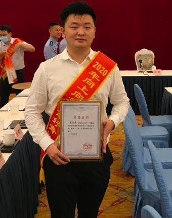 李金龍(海口市人大代表,海口市綠涯青年公益事業發展中心理事長) 李金龍(海口市人大代表,海口市綠涯青年公益事業發展中心理事長)