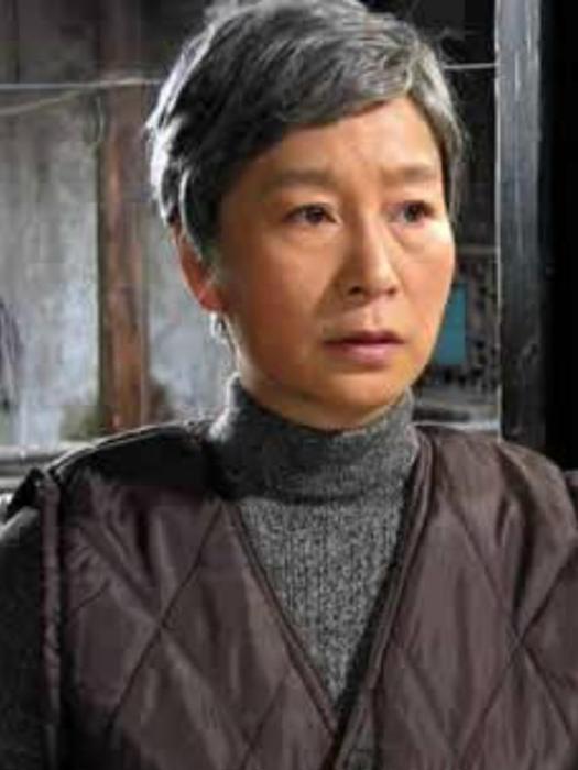 母親(《五妹》中的角色) 母親(《五妹》中的角色)
