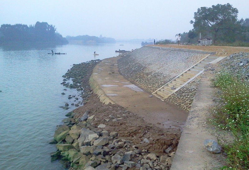 欽江下游尖山鎮的堤防工程