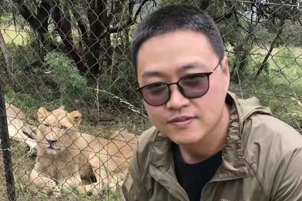 孫楊(中國影視製片人、嘲風影業(北京)有限責任公司製片人、《戰狼2》製片主任) 孫楊(中國影視製片人、嘲風影業(北京)有限責任公司製片人、《戰狼2》製片主任)