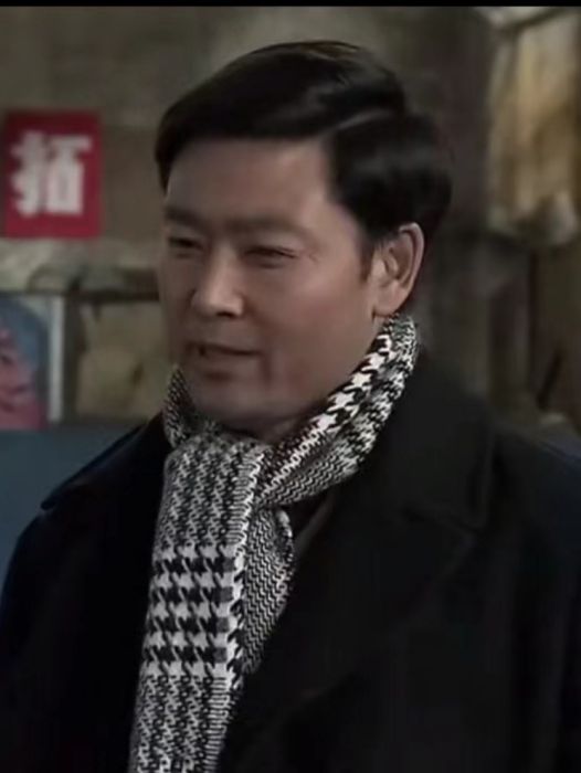 高大偉(電視劇《老爸的筒子樓》中的角色,由李佳藝飾演) 高大偉(電視劇《老爸的筒子樓》中的角色,由李佳藝飾演)
