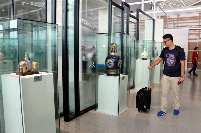 南京祿口機場展出清代瓷器仿製品