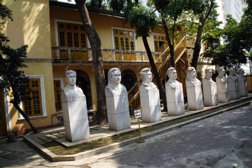 廣州公社舊址雕像