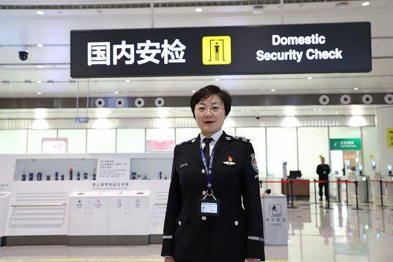 張榮榮(北京首都機場航空安保有限公司安全檢查員)