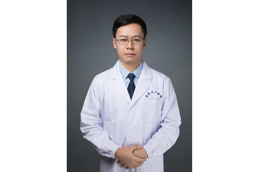 秦虎(南京醫科大學第二附屬醫院骨科副主任醫師,擅長脊柱及關節微創治療) 秦虎(南京醫科大學第二附屬醫院骨科副主任醫師,擅長脊柱及關節微創治療)