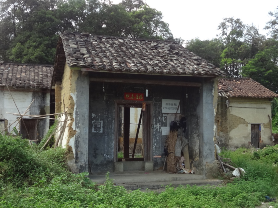 石逕背村 石逕背村