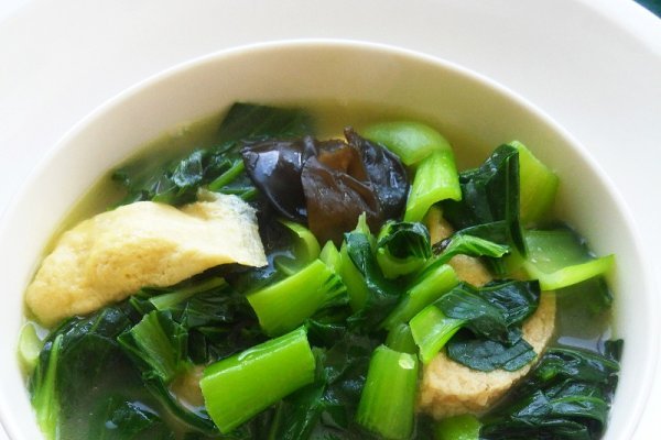 青菜蛋餃湯 青菜蛋餃湯