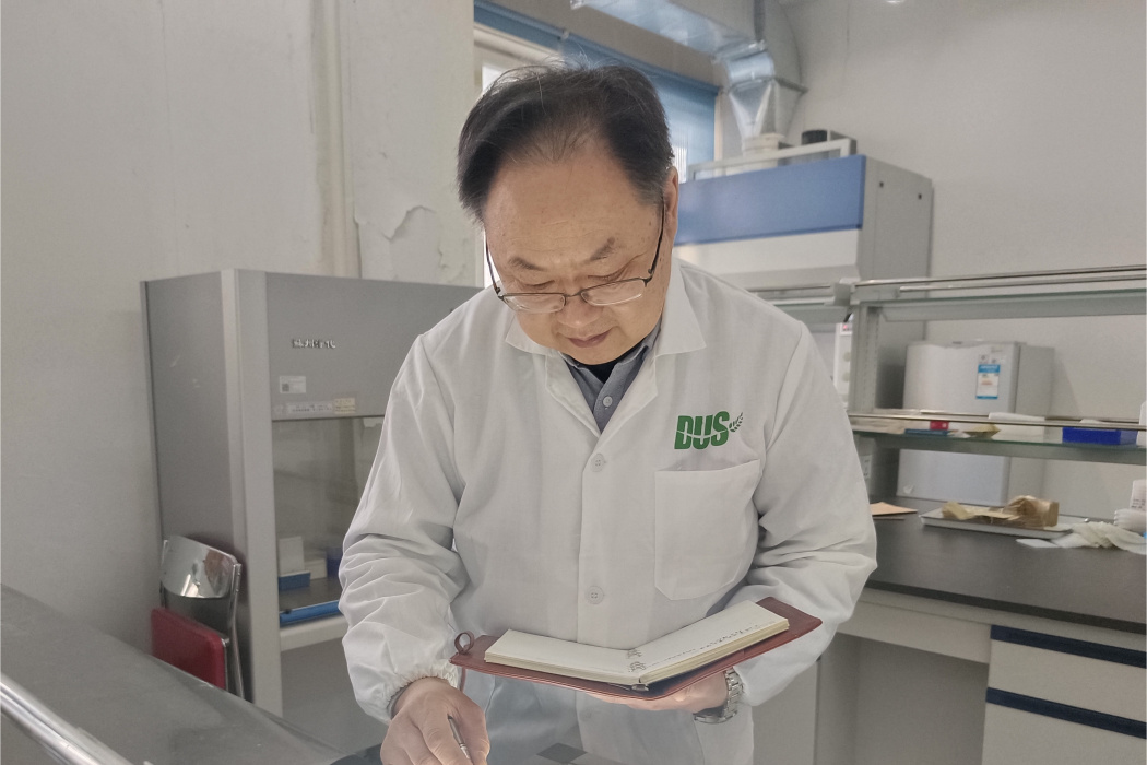 王威(第十四屆全國政協委員、農業農村部植物新品種測試(烏魯木齊)分中心副主任) 王威(第十四屆全國政協委員、農業農村部植物新品種測試(烏魯木齊)分中心副主任)
