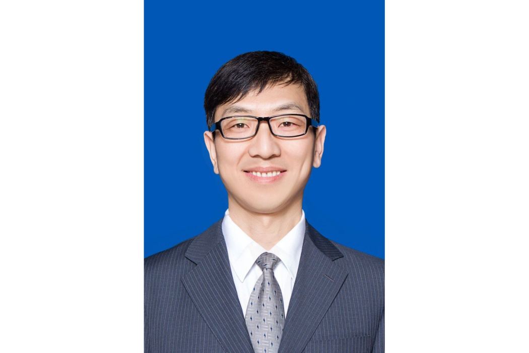 張忠華(哈爾濱商業大學副教授)
