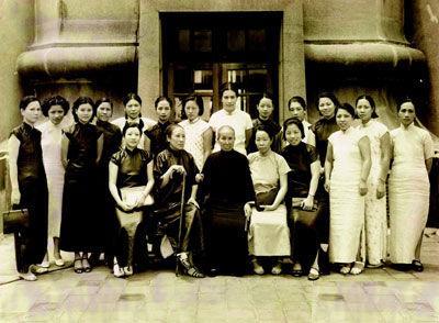 1938年趙洪文國與鄧穎超等合影