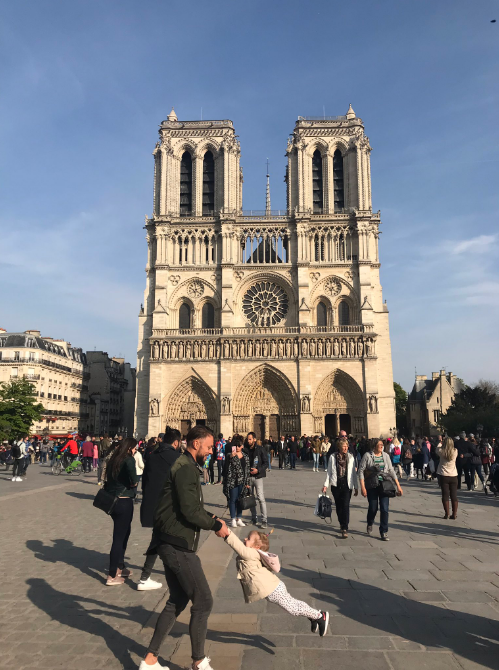 網友拍下巴黎聖母院起火前一小時的珍貴照片