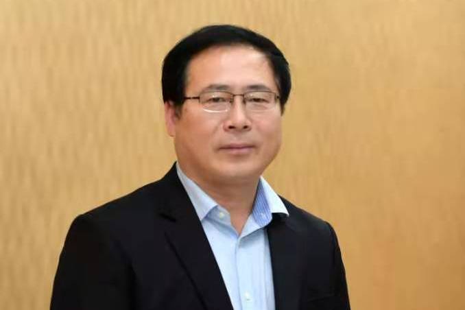 張平均(鞏義市書法家協會主席) 張平均(鞏義市書法家協會主席)