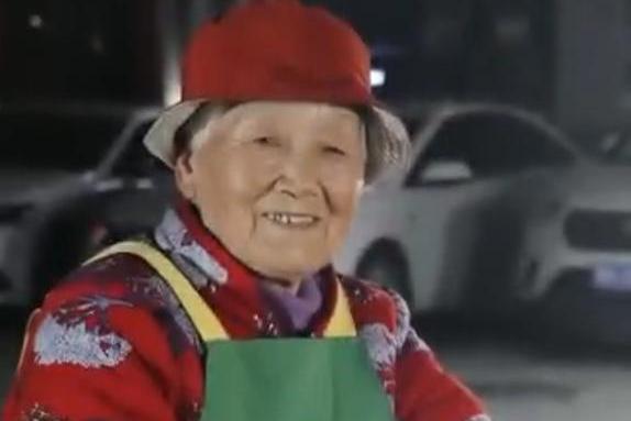 張玉珍(鄭州擺攤老人) 張玉珍(鄭州擺攤老人)