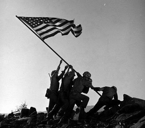 太平洋戰爭中的美軍插上國旗