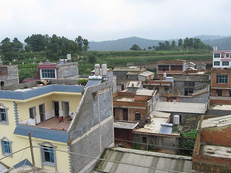 鳳興村(雲南省澂江縣右所鎮下轄村) 鳳興村(雲南省澂江縣右所鎮下轄村)