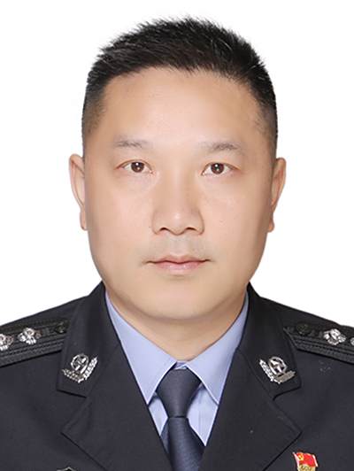 艾軍(江西省宜春市靖安縣公安局黨委委員、副政委) 艾軍(江西省宜春市靖安縣公安局黨委委員、副政委)
