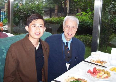 與中國小兒外科創始人張金哲教授合影