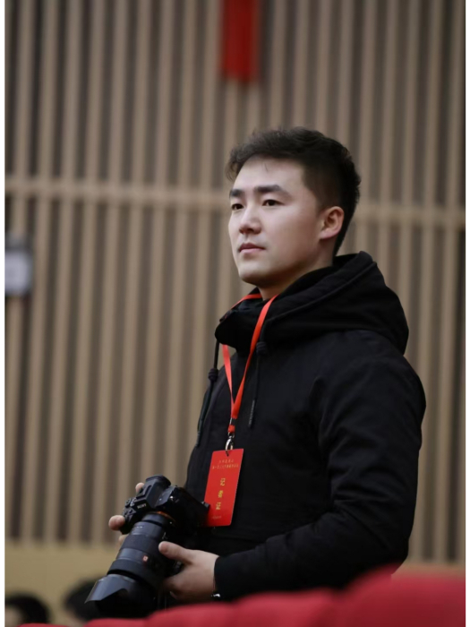 李堯(中國內地媒體人、攝影師) 李堯(中國內地媒體人、攝影師)