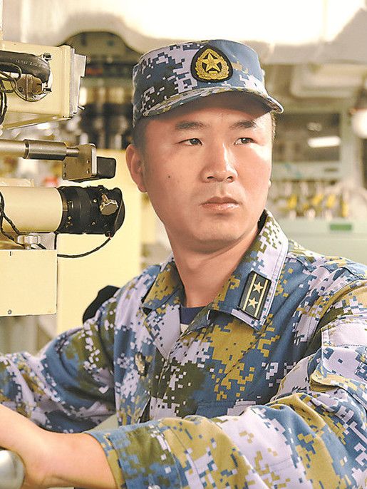 陸敏(海軍東海艦隊某潛艇艇長、中共二十大代表) 陸敏(海軍東海艦隊某潛艇艇長、中共二十大代表)