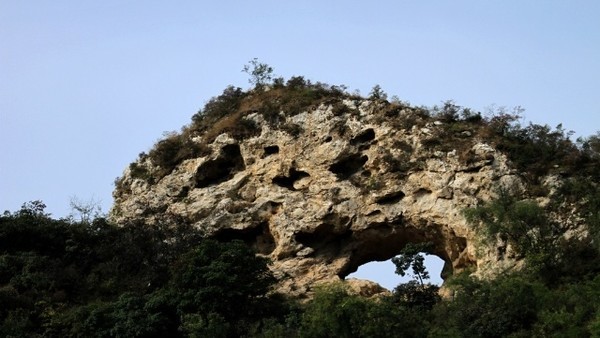 石洞窟