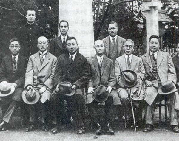 劉鴻生（前排左3）