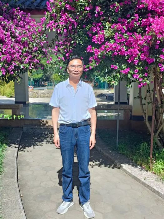 於忠江(雲南省麗江市第一高級中學學科強基競賽教練) 於忠江(雲南省麗江市第一高級中學學科強基競賽教練)