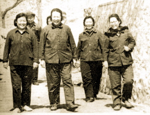 一九八三年許明(前左2)和天津市工會幹部
