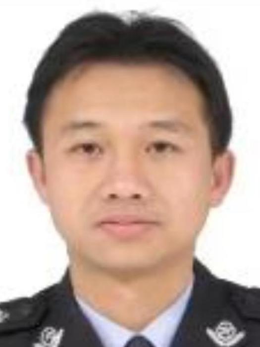 王涌(貴州省黔西南布依族苗族自治州貞豐縣政府黨組成員、公安局黨委書記、督察長) 王涌(貴州省黔西南布依族苗族自治州貞豐縣政府黨組成員、公安局黨委書記、督察長)