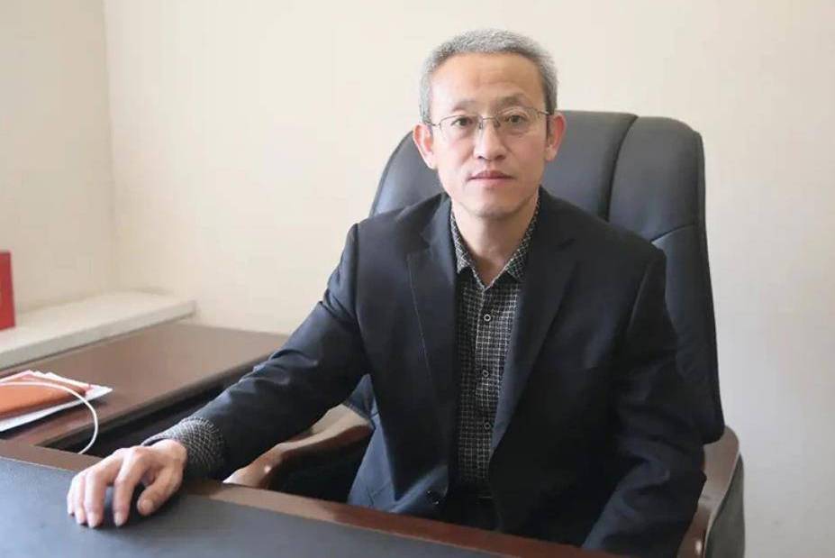 鄭力(山東泰山足球俱樂部黨委委員、董事、副總經理) 鄭力(山東泰山足球俱樂部黨委委員、董事、副總經理)