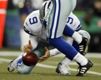 Tony Romo扶球失誤（2006外卡賽）