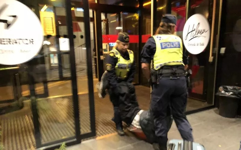 9·2瑞典警察丟棄遊客事件