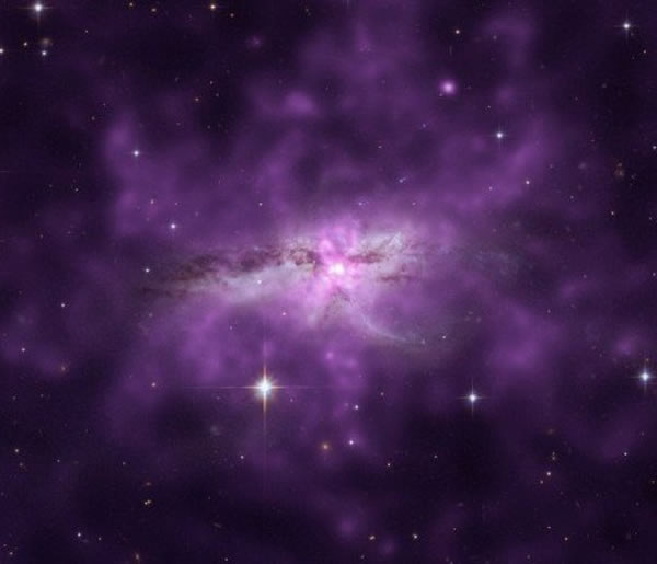 光環(NGC 6240星系中的高溫氣體雲)