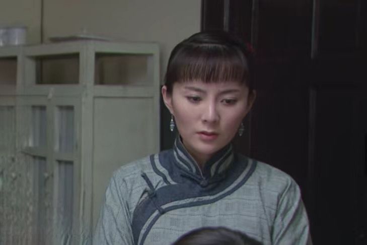 秋萍(抗戰劇《往日情懷》中的角色) 秋萍(抗戰劇《往日情懷》中的角色)