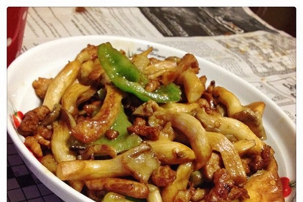 肉絲炒草菇 肉絲炒草菇