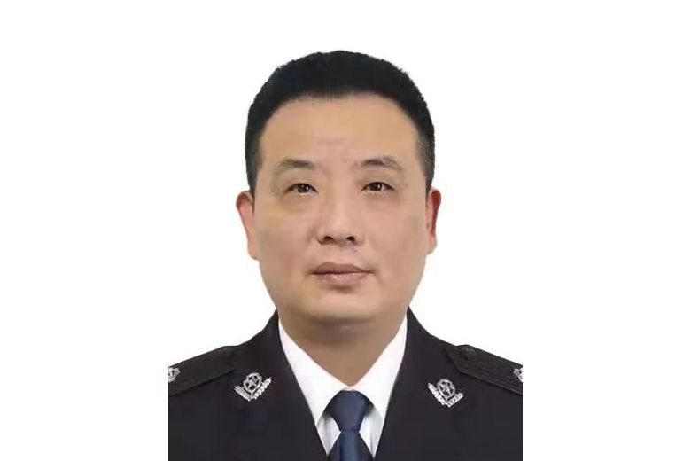 萬勇(江西省弋陽縣人民政府副縣長、弋陽縣公安局局長) 萬勇(江西省弋陽縣人民政府副縣長、弋陽縣公安局局長)