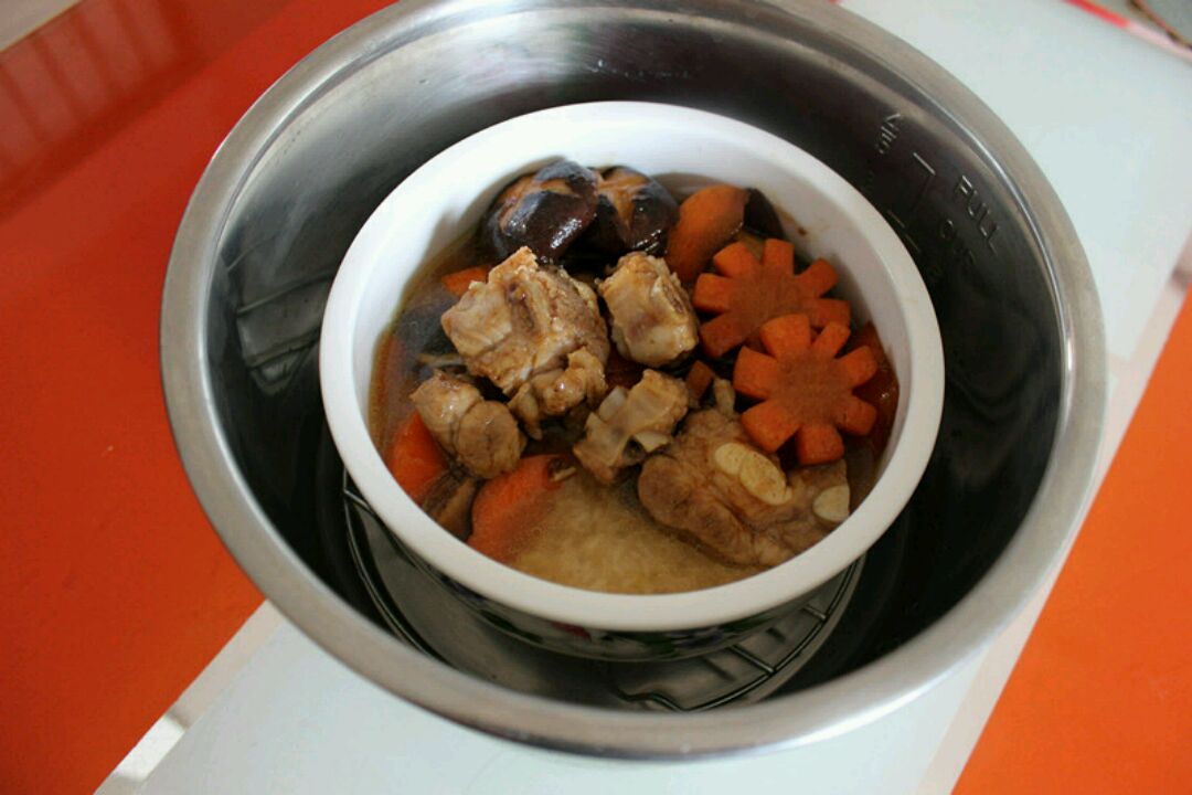 排骨香菇燉胡蘿蔔