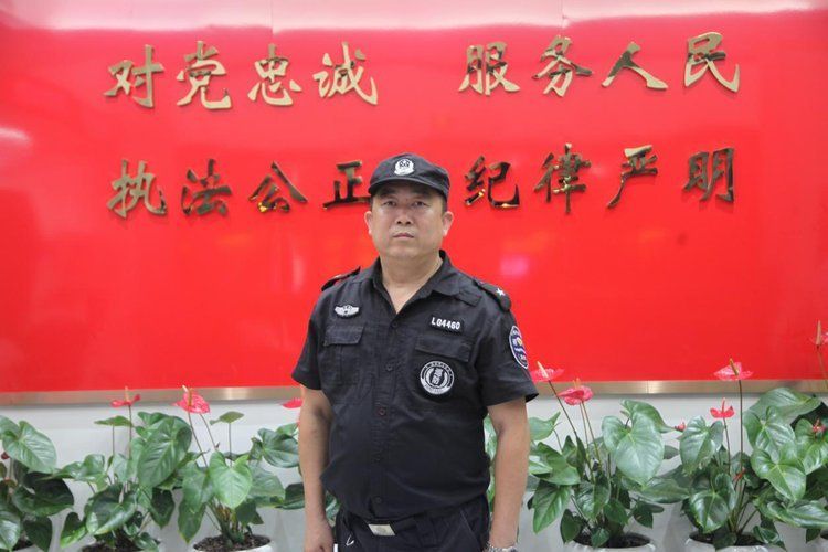 程紅偉(輔警) 程紅偉(輔警)