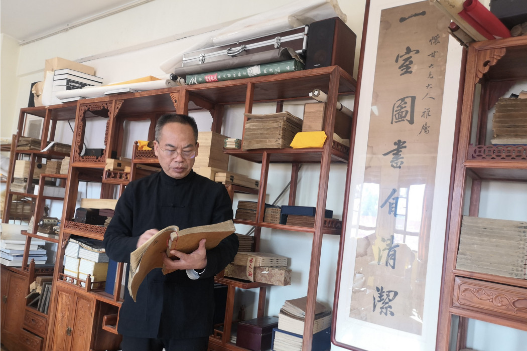 李國生(雲南九蟬文房四寶保護傳承研究院院長) 李國生(雲南九蟬文房四寶保護傳承研究院院長)