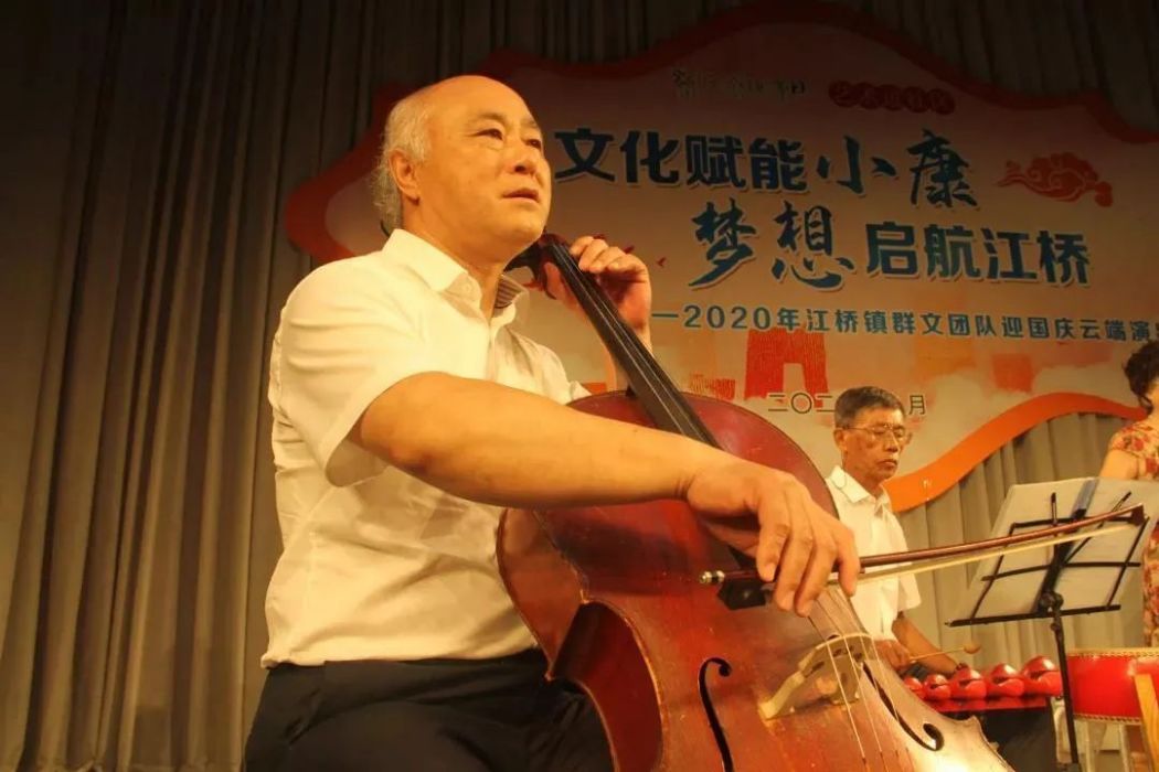 趙興洲(上海市嘉定區楊柳初級中學教師) 趙興洲(上海市嘉定區楊柳初級中學教師)