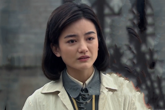 周揚(戰爭劇《菜刀班尖刀連》中的戰地女醫生,由演員朱傑飾演) 周揚(戰爭劇《菜刀班尖刀連》中的戰地女醫生,由演員朱傑飾演)