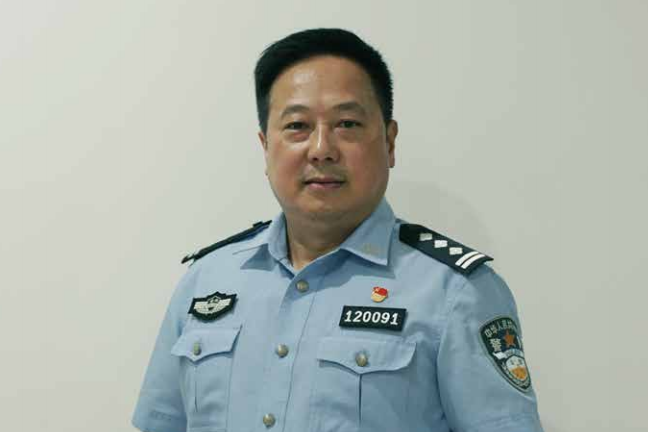 魏東(重慶市公安局高新技術產業開發區分局刑偵支隊合成作戰大隊大隊長) 魏東(重慶市公安局高新技術產業開發區分局刑偵支隊合成作戰大隊大隊長)