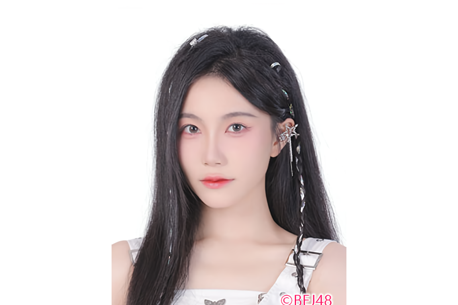 陳藝(BEJ48 Team B成員) 陳藝(BEJ48 Team B成員)