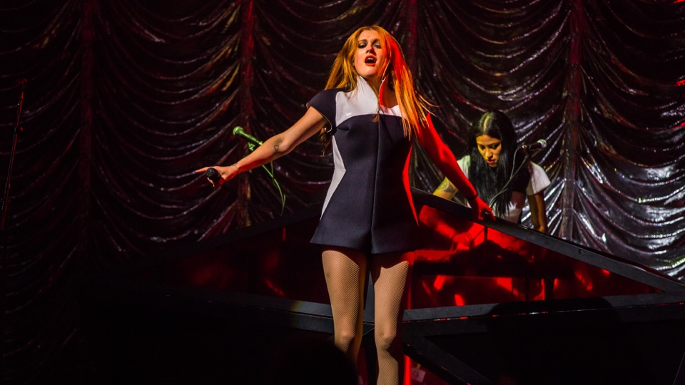 Icona Pop在2013年iTunes音樂節演出