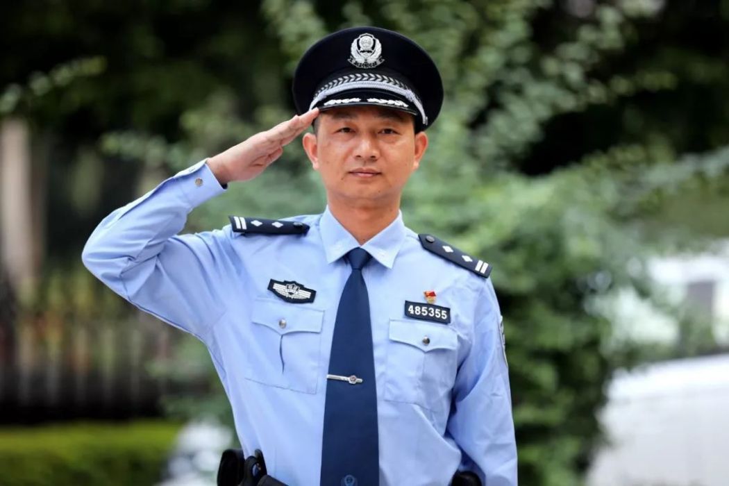 李海山(泉州市安溪縣公安局指揮中心主任) 李海山(泉州市安溪縣公安局指揮中心主任)