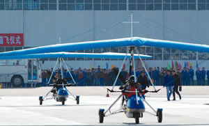 哈航民用輕型動力三角翼飛行器首飛成功