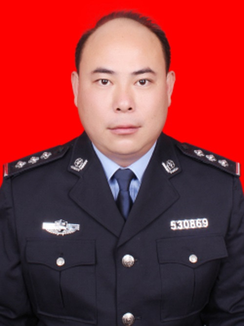 段磊(雲南省德宏傣族景頗族自治州盈江縣人民檢察院黨組成員、辦公室主任) 段磊(雲南省德宏傣族景頗族自治州盈江縣人民檢察院黨組成員、辦公室主任)