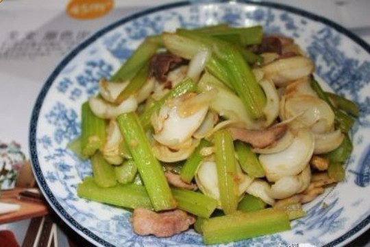 肉片炒芹菜百合