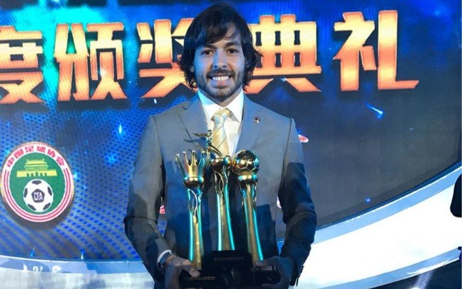 首位蟬聯中國足球先生的球員