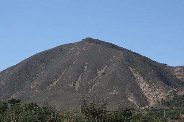 歪桃山(長白山系吉林哈達嶺下的山脈) 歪桃山(長白山系吉林哈達嶺下的山脈)